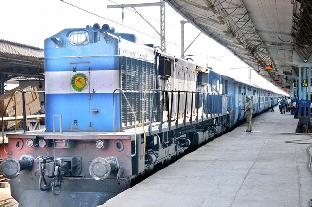 Super-fast Mail Express to Udhna (Surat)-Mangalore Junction